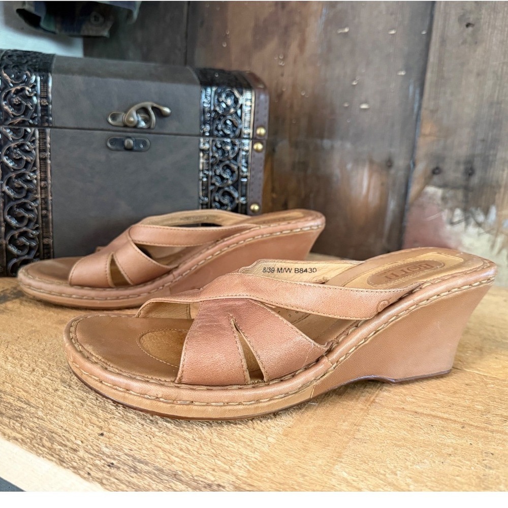 Born Womens 8 M Tan Leather Wedge Sandals Slip On Comfort Boho Resort Wear